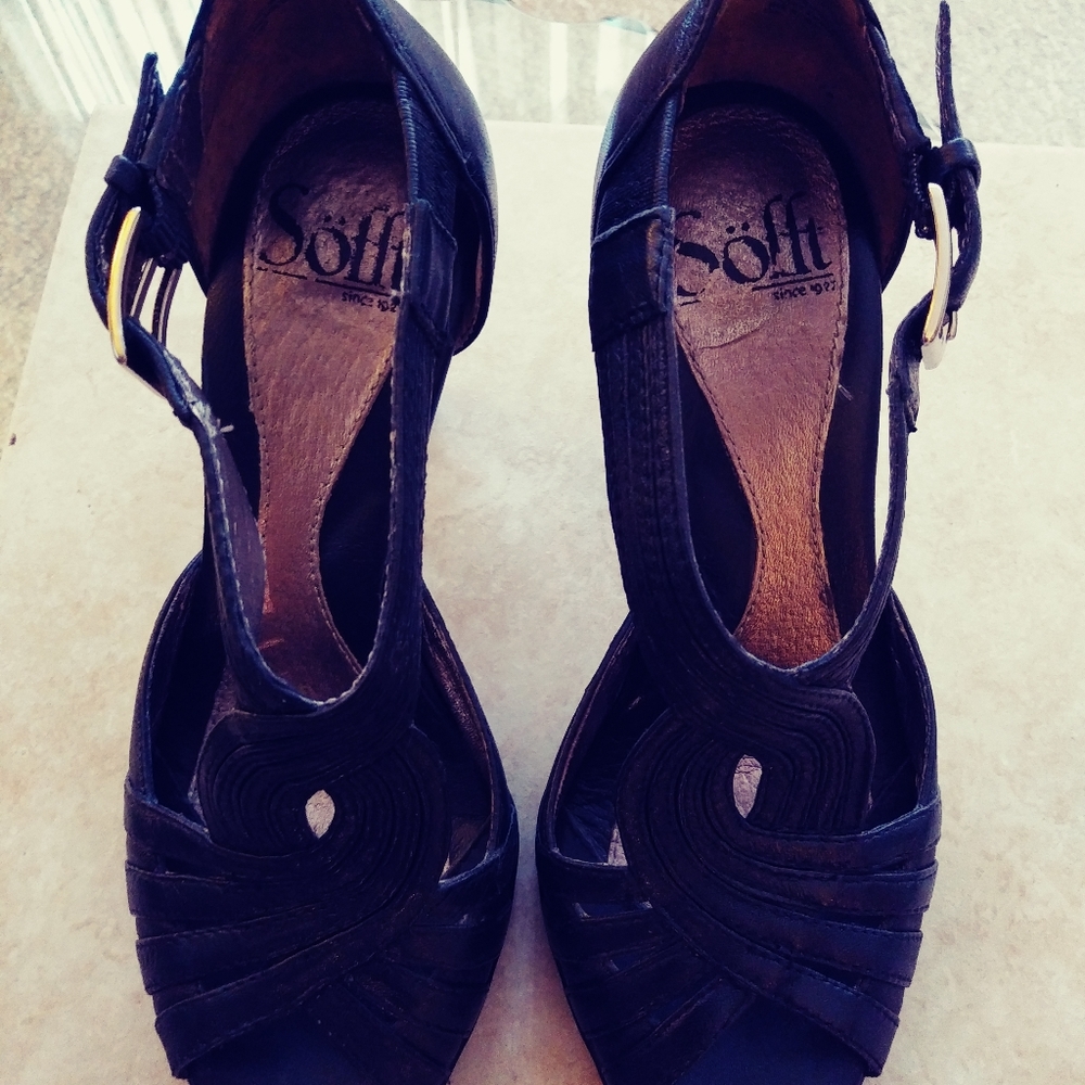 Black Soft Shoes Size 4. Good Condition. - Picture 5 of 6